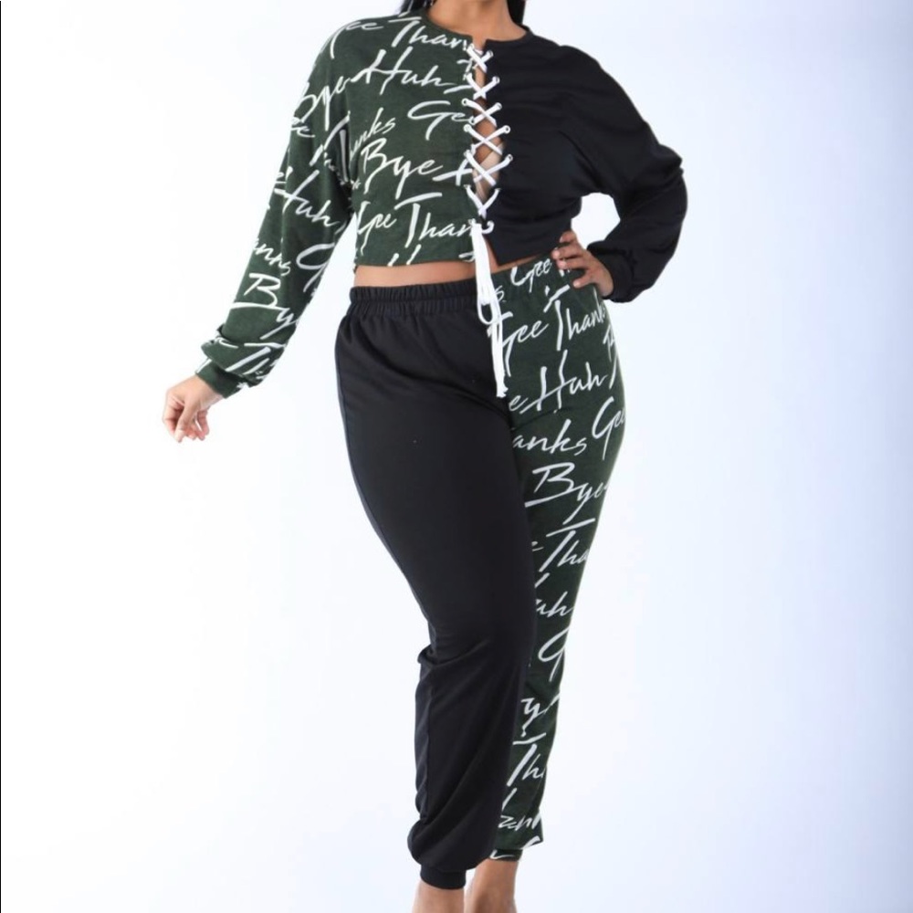 Color Block Plus Size Jogger Set - Picture 5 of 7